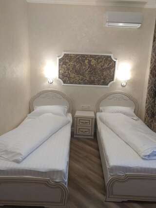 Отель Safari-Club Винница Улучшенный двухместный номер с 2 отдельными кроватями-2